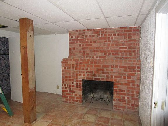 5th image of 422 E 2nd St