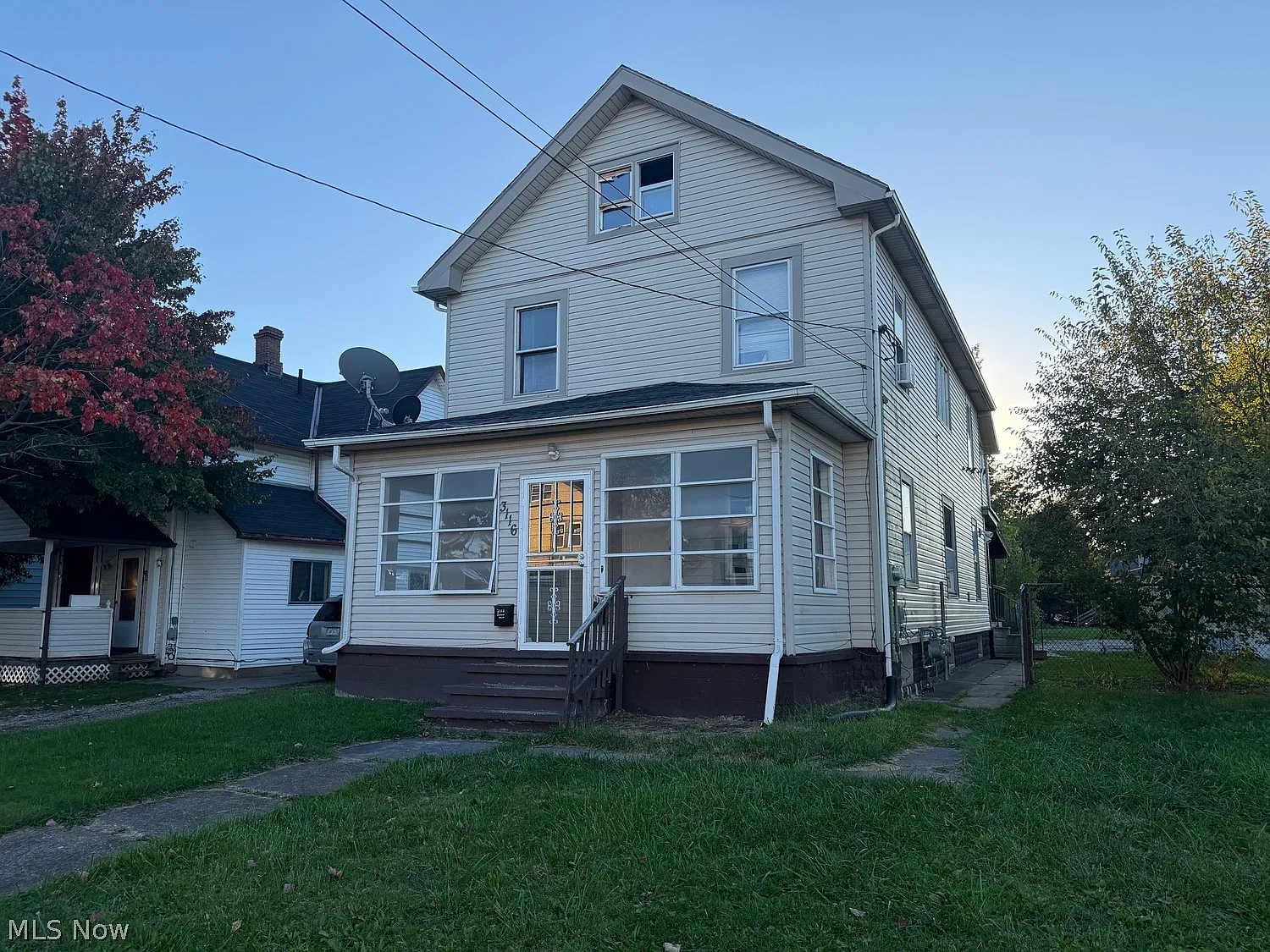 2 bed, 1.0 bath, 978 sqft, $1,000 — Photo 1