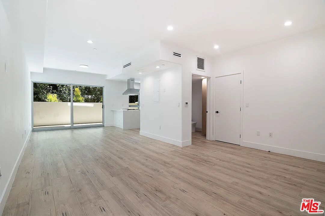 2 bed, 2.5 bath, 1249 sqft, $4,995 — Photo 4