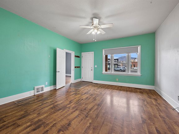 3rd image of 403 Mackenzie Ave