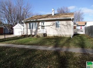 515 E 2nd St, Storm Lake, IA 50588