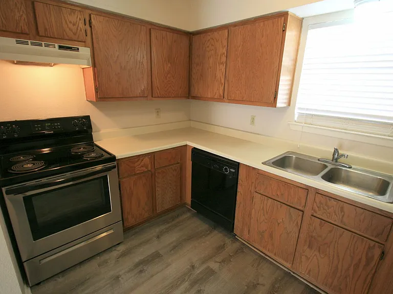 1102 Spring Loop — Photo 17