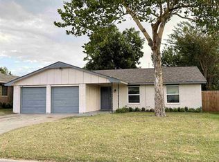 5429 NW Cottonwood Dr, Lawton, OK 73505