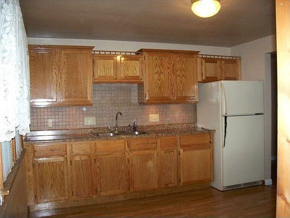 2nd image of 916 Neville Ave