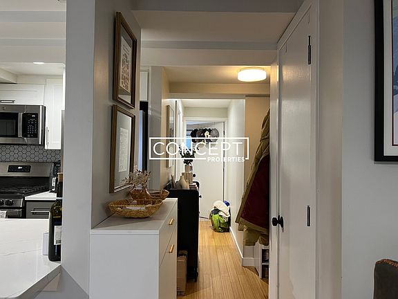 5th image of 1659 Washington St #101DY