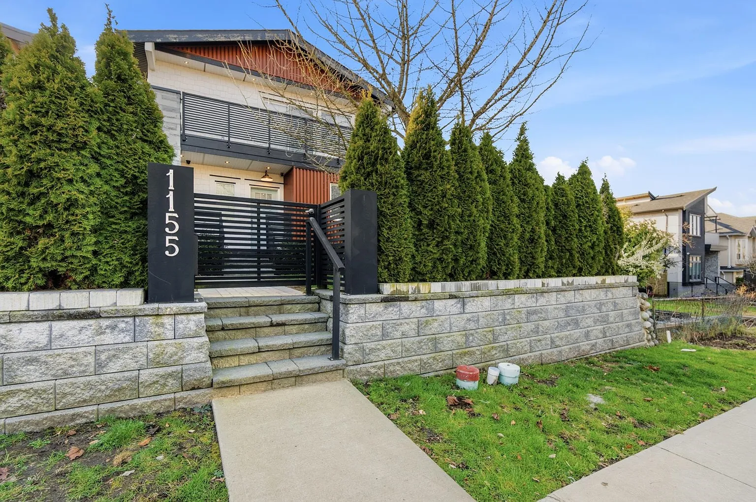 1155 Renfrew St photo 1