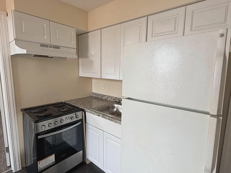 64 W Antietam St #12 — Photo 7