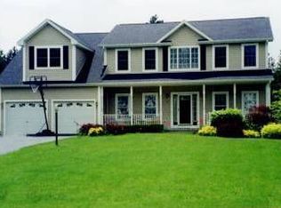54 Spruce St, Clifton Park, NY 12065