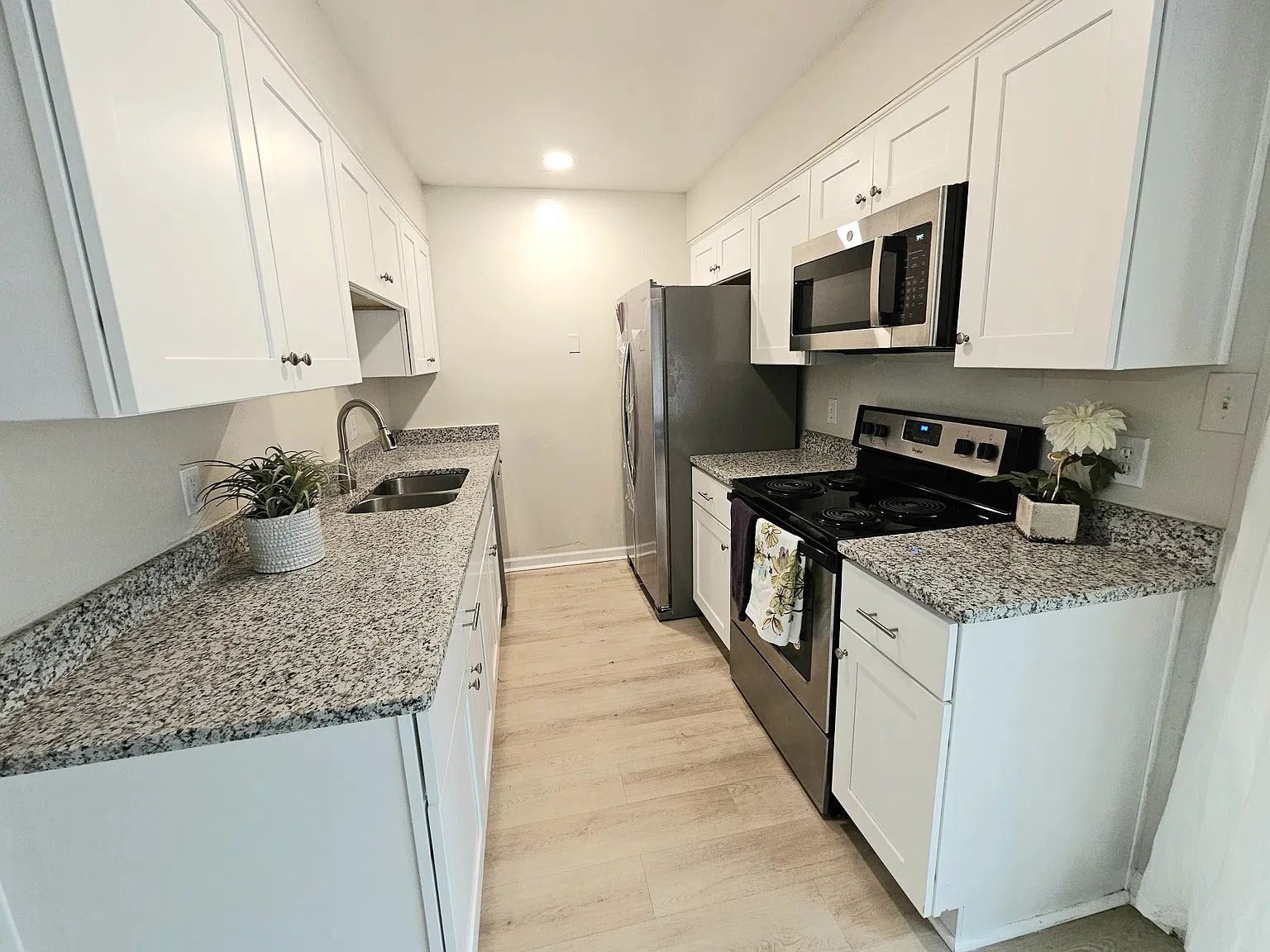3 bed, 1.5 bath, 1500 sqft, $1,949 — Photo 1