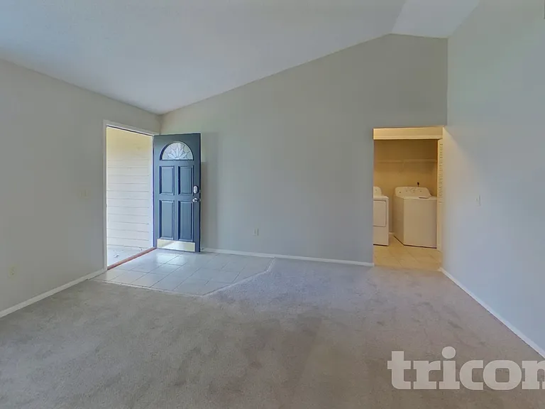 7943 Longshadow Ct — Photo 17
