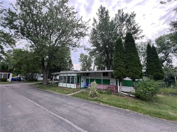 20 Cayuga Blvd, Depew, NY 14043