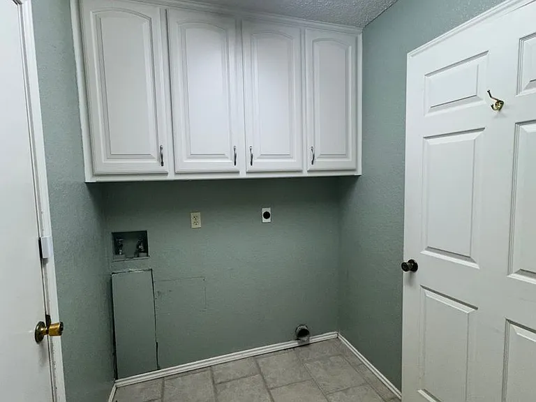 7712 Grover Ave — Photo 32