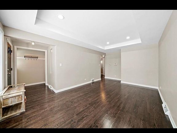 2nd image of 6028 S Melvina Ave