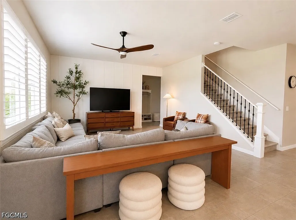4 bed, 2.5 bath, 2621 sqft, $5,000 — Photo 2