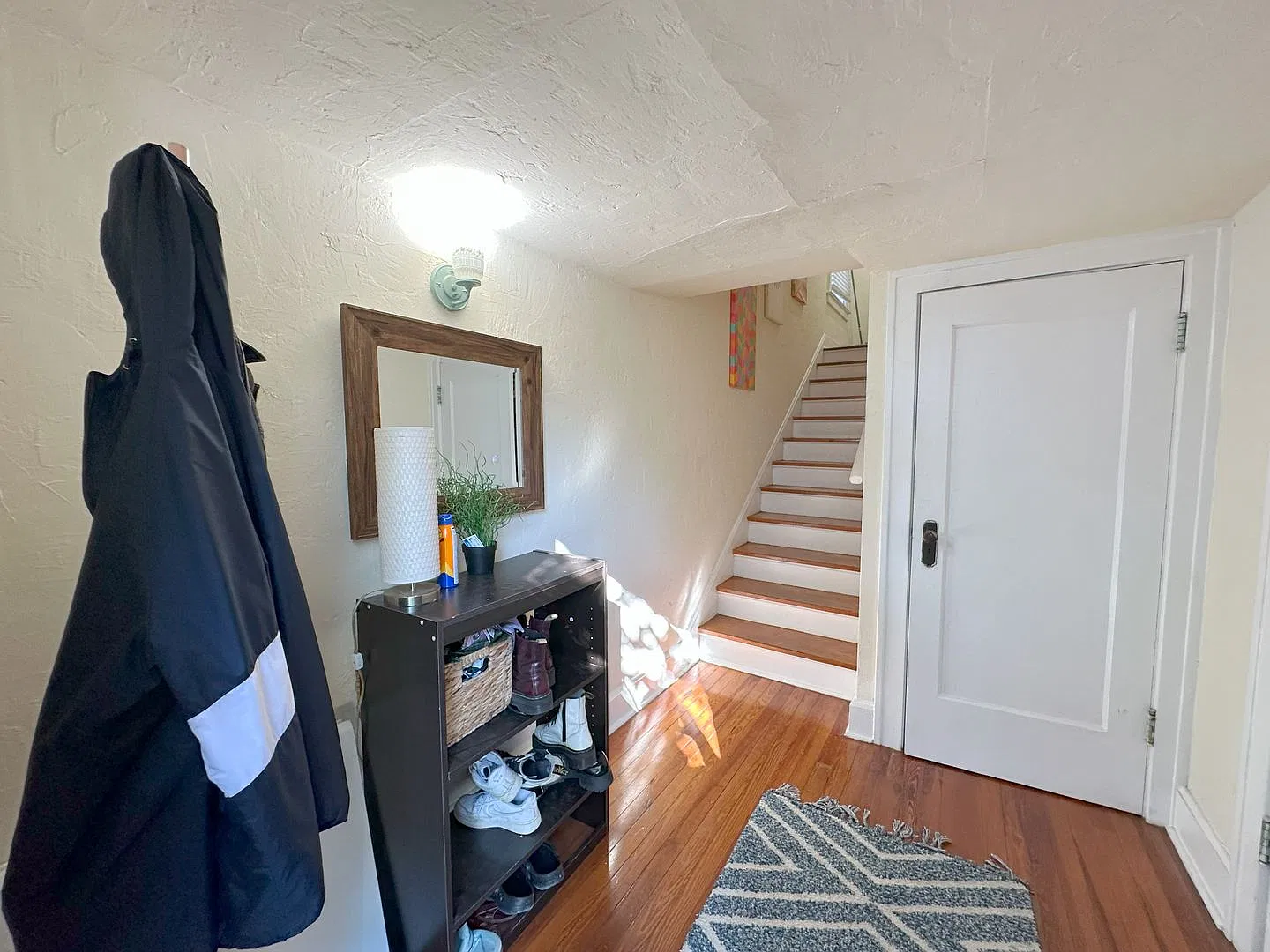 Margaret's Manor - 1 Bedroom, 1 Bathroom Stand Alone Apartment in Sorority Row — Photo 2