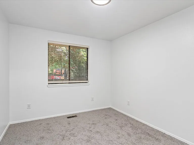 2302 W Canal St — Photo 17