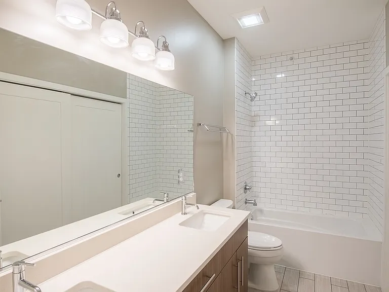 2534 S Kinnickinnic Ave #107 — Photo 8