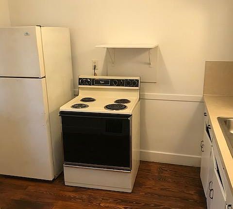 4th image of 214 W 12th St