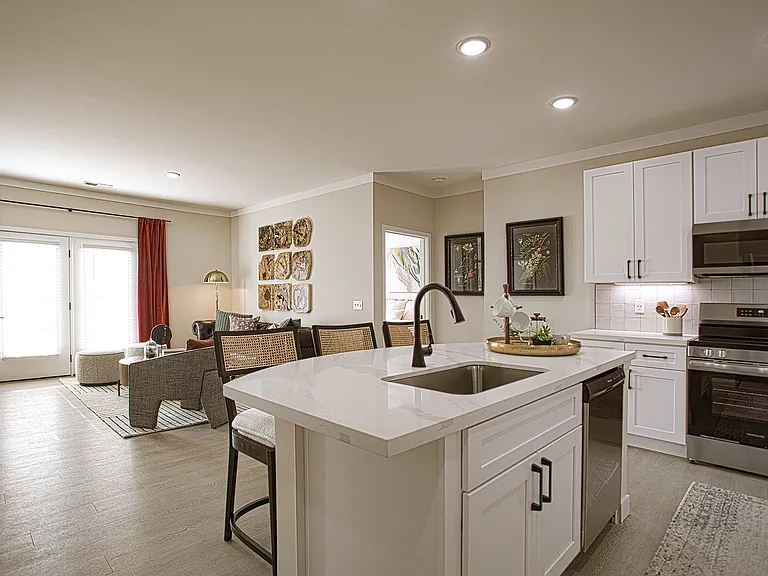 Relay 129 Apartments & Townhomes — Photo 8