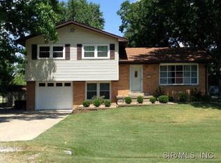 1591 Kane St, Carlyle, IL