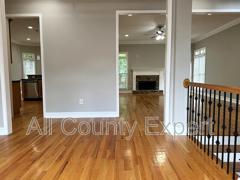 889 Lenox Ct NE — Photo 16