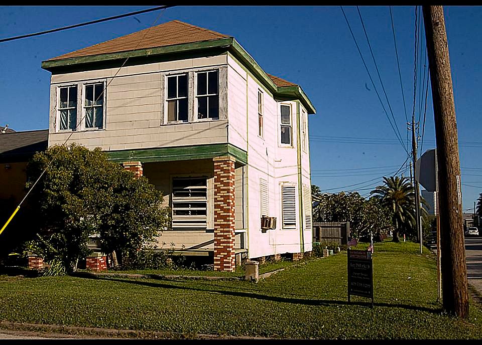 1st image of 2002 Avenue O 1/2