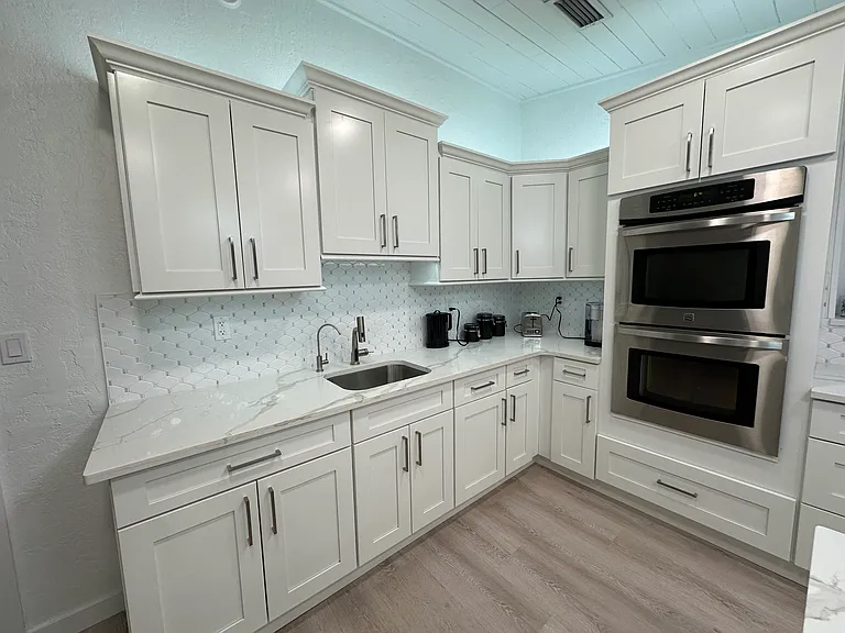 2650 Philippe Pkwy — Photo 6