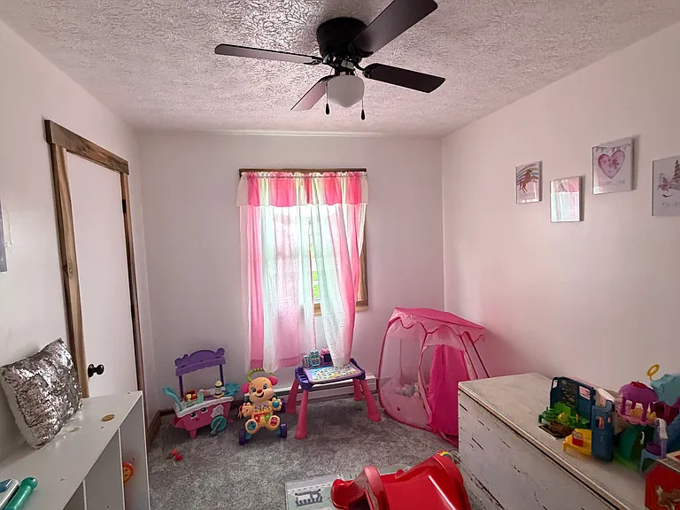 410 W Douglas St — Photo 16