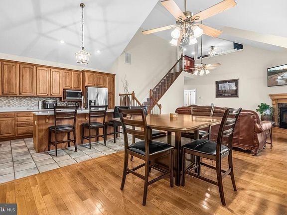 5th image of 14715 Jennifer Ct