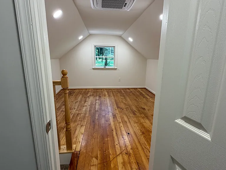 1403 Defense Hwy — Photo 4