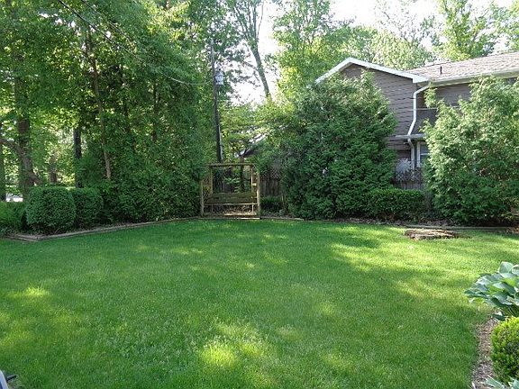 3rd image of 513 Oxford Dr