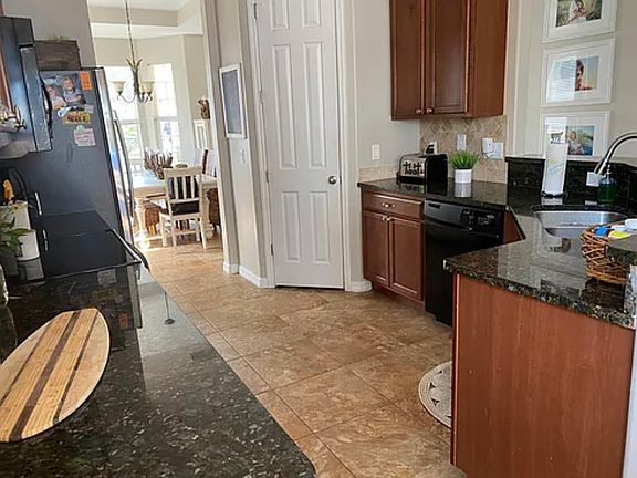 5th image of 804 Maralyn Ave