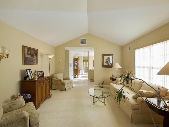 4th image of 20 Valley Stream Ln