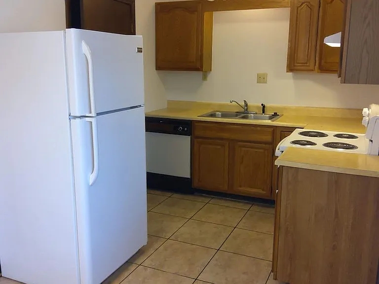 601 Boxwood Dr #1-6 — Photo 5