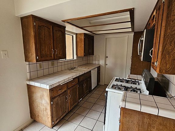 2nd image of 3808 El Alisal St