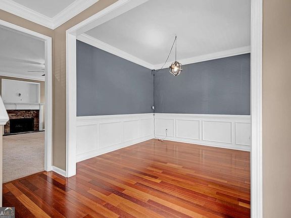 3rd image of 131 Treadstone Ln