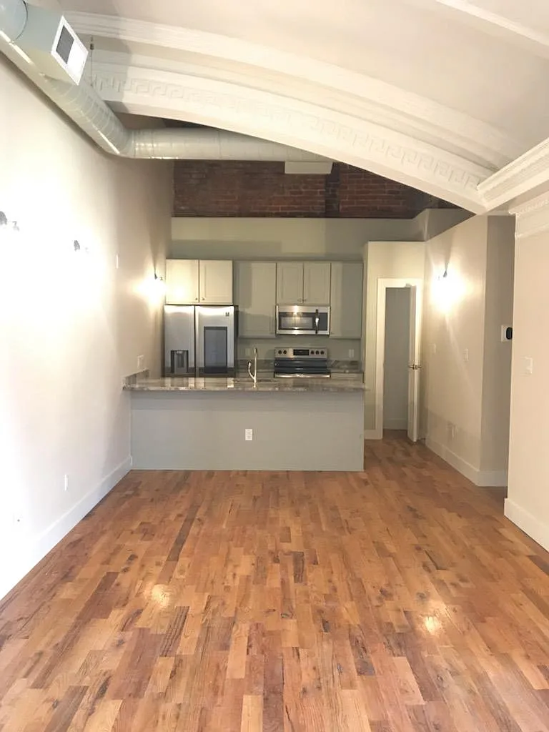 1 bed, 958 sqft, $1,799 — Photo 2