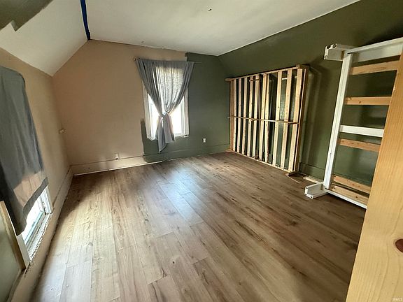 4th image of 218 Coles St