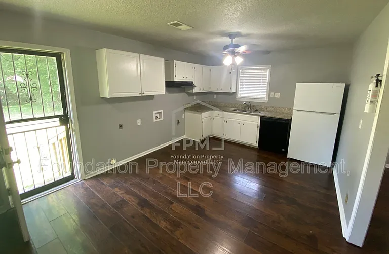 137 S Fenwick Rd — Photo 3