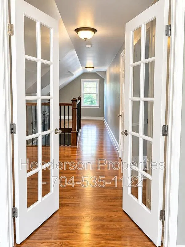 4 bed, 2.0 bath, 2590 sqft, $3,300 — Photo 4