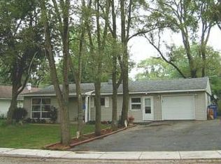 9 Aspen Ln, Carpentersville, IL