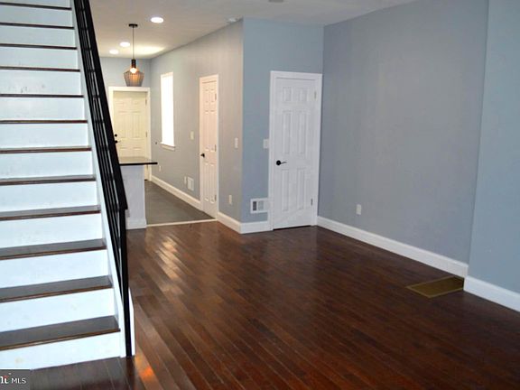 2nd image of 2335 N Beechwood St