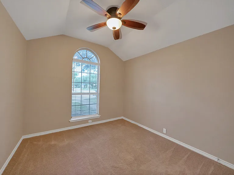5708 McKinley Ln — Photo 32