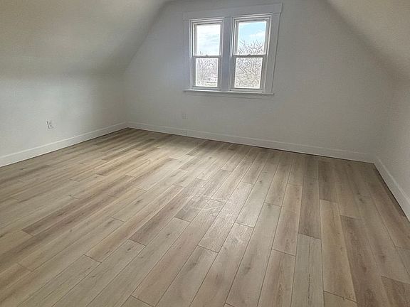 4th image of 1640 E 85th St #3