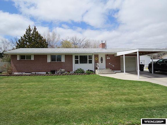 3rd image of 942 Elk Dr
