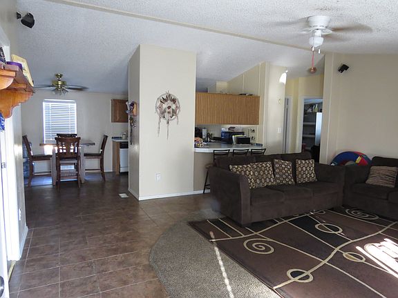 Spacious living room