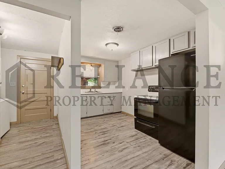 107 S Queen Ave — Photo 19