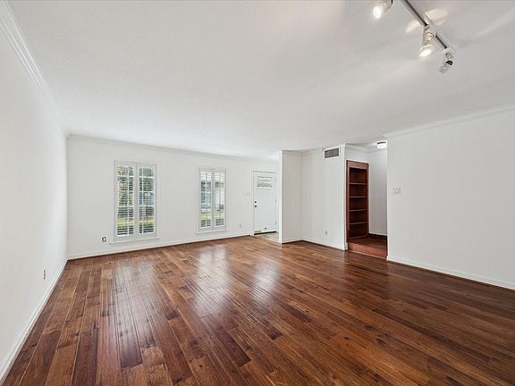 3rd image of 5819 Valley Forge Dr #91