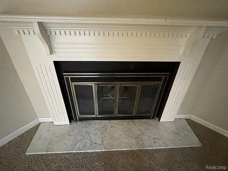 8484 Pepper Ridge Dr — Photo 4