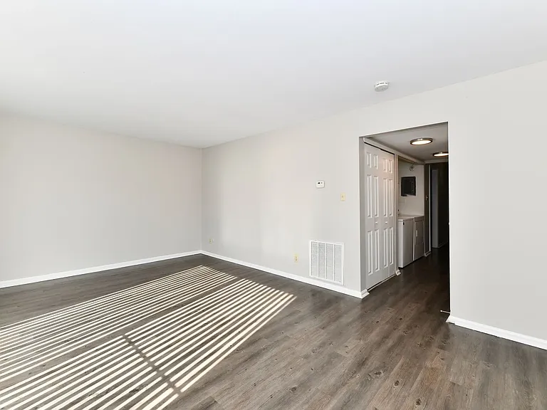 Park Lane Apartments — Photo 54